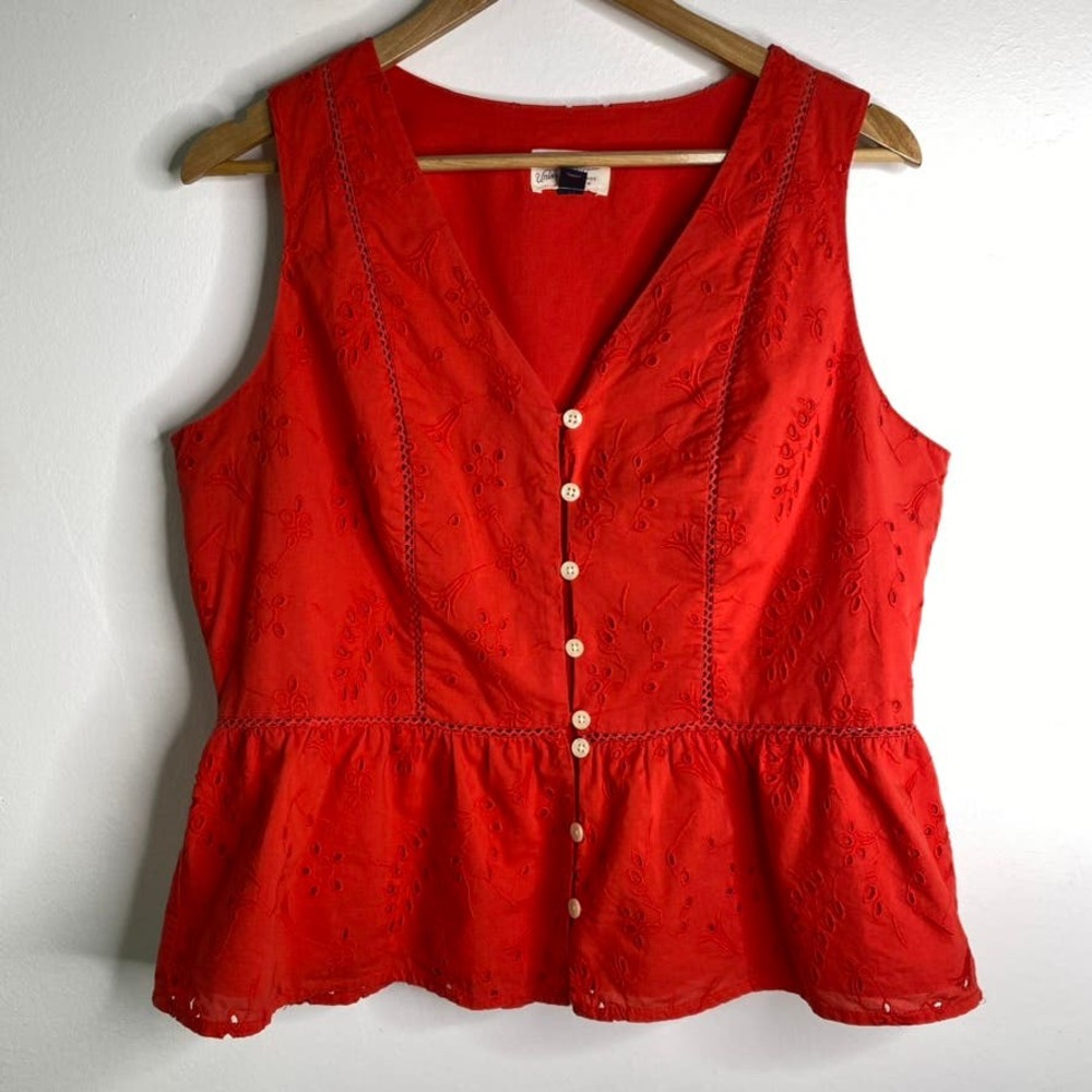 UNIVERSAL THREAD Eyelet Sleeveless Button Front Top V Neck Red Womens Size Large